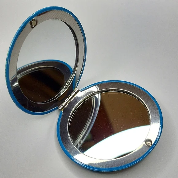 Compact - Picture 3 of 3